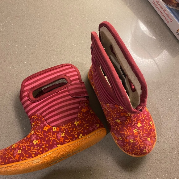 Bogs Other - Little girls size 9 Bogs Waterproof Boots